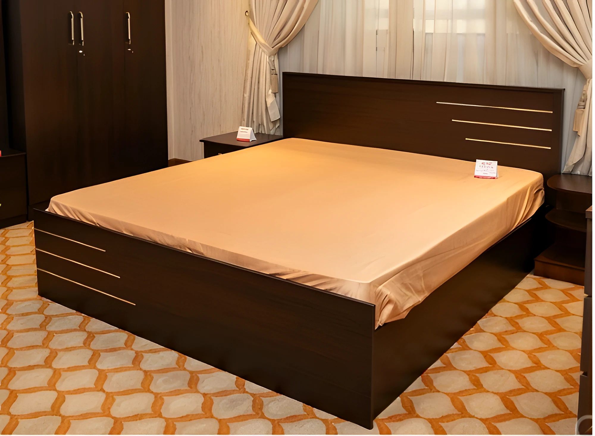 Iris King Bed